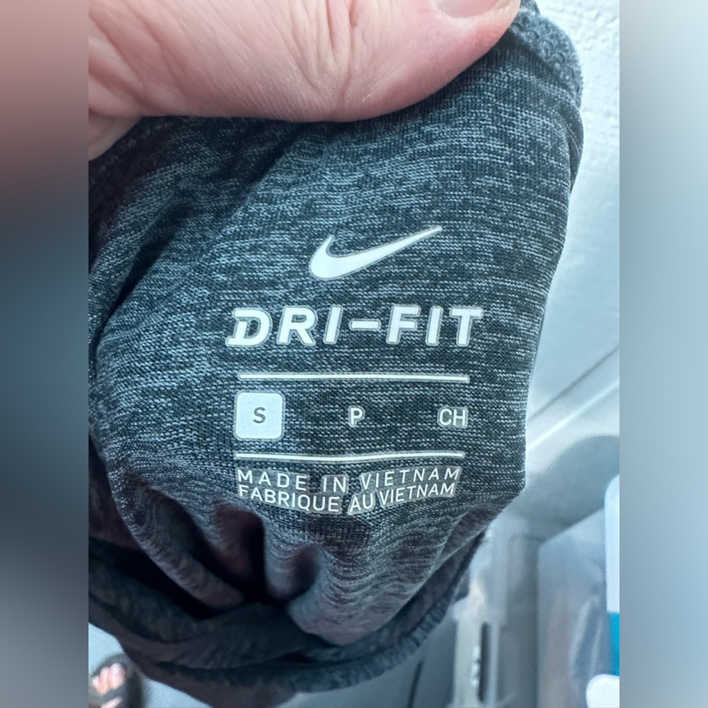 Nike Womens Gray Long Sleeve Dri Fit Top Size Small EUC - Picture 7 of 7
